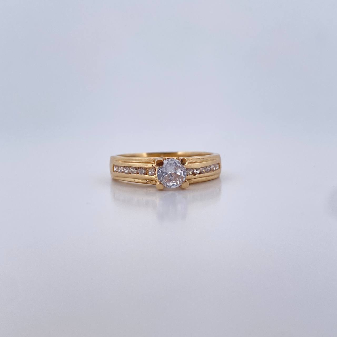 Anillo Solitario 3.2gr / T6 / Circones Blanco Oro Amarillo 18K $
