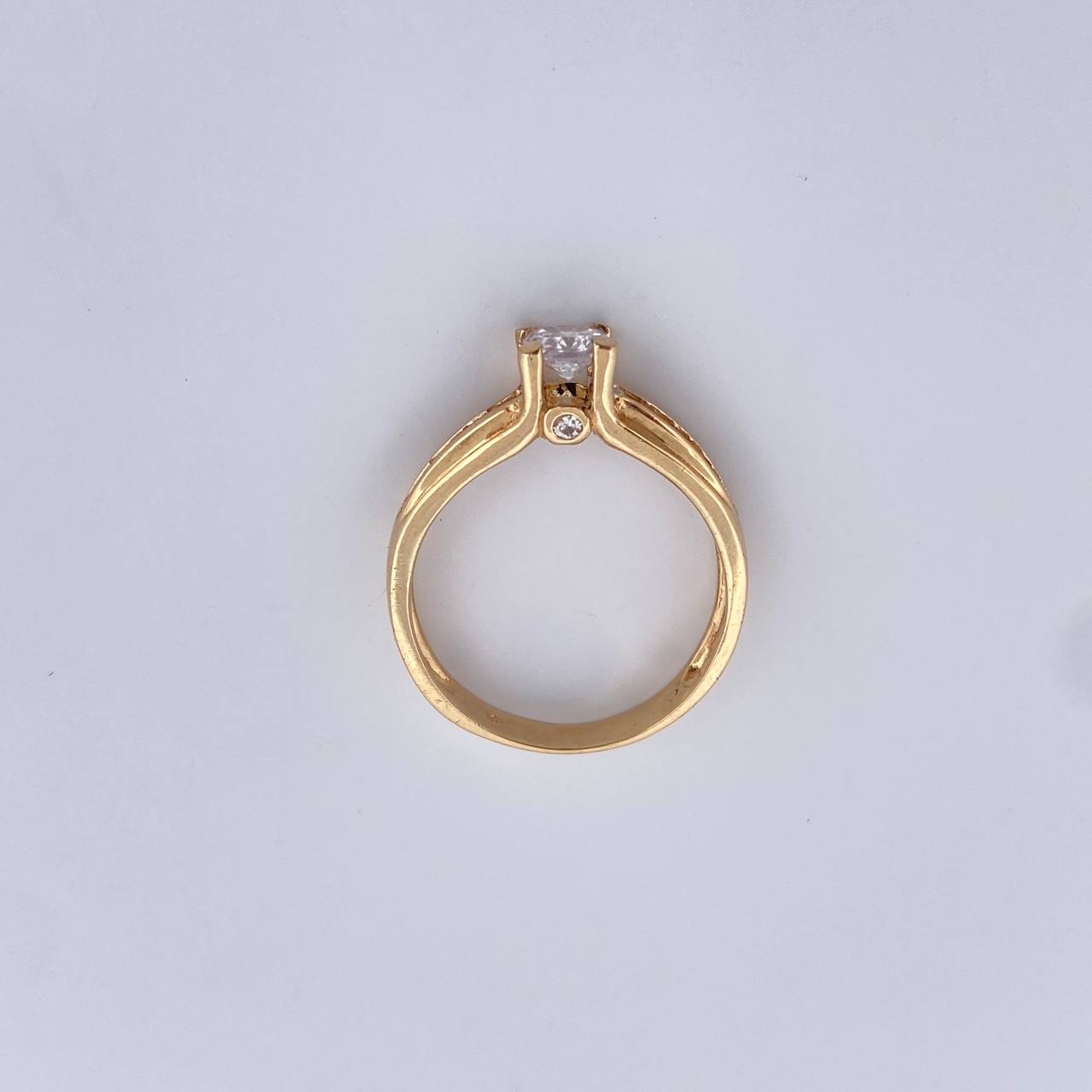 Anillo Solitario 3.2gr / T6 / Circones Blanco Oro Amarillo 18K $