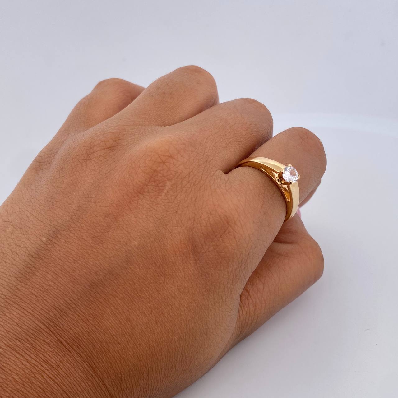 Anillo Solitario 3.9gr / T7 1/2 / Circon Blanco Oro Amarillo 18K $