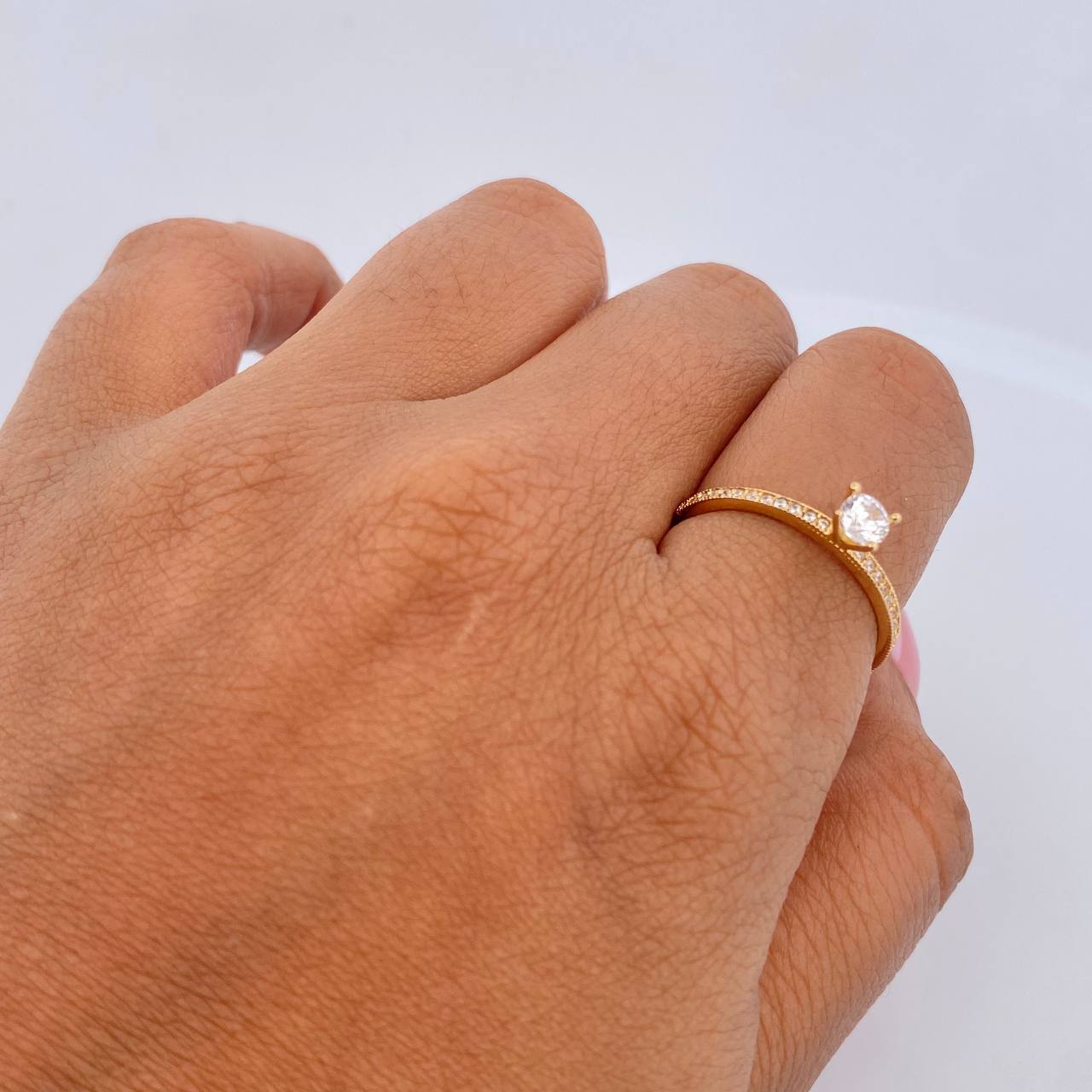 Anillo Solitario 1.45gr / T7 1/2 / Circones Blancos Oro Amarillo 18K $