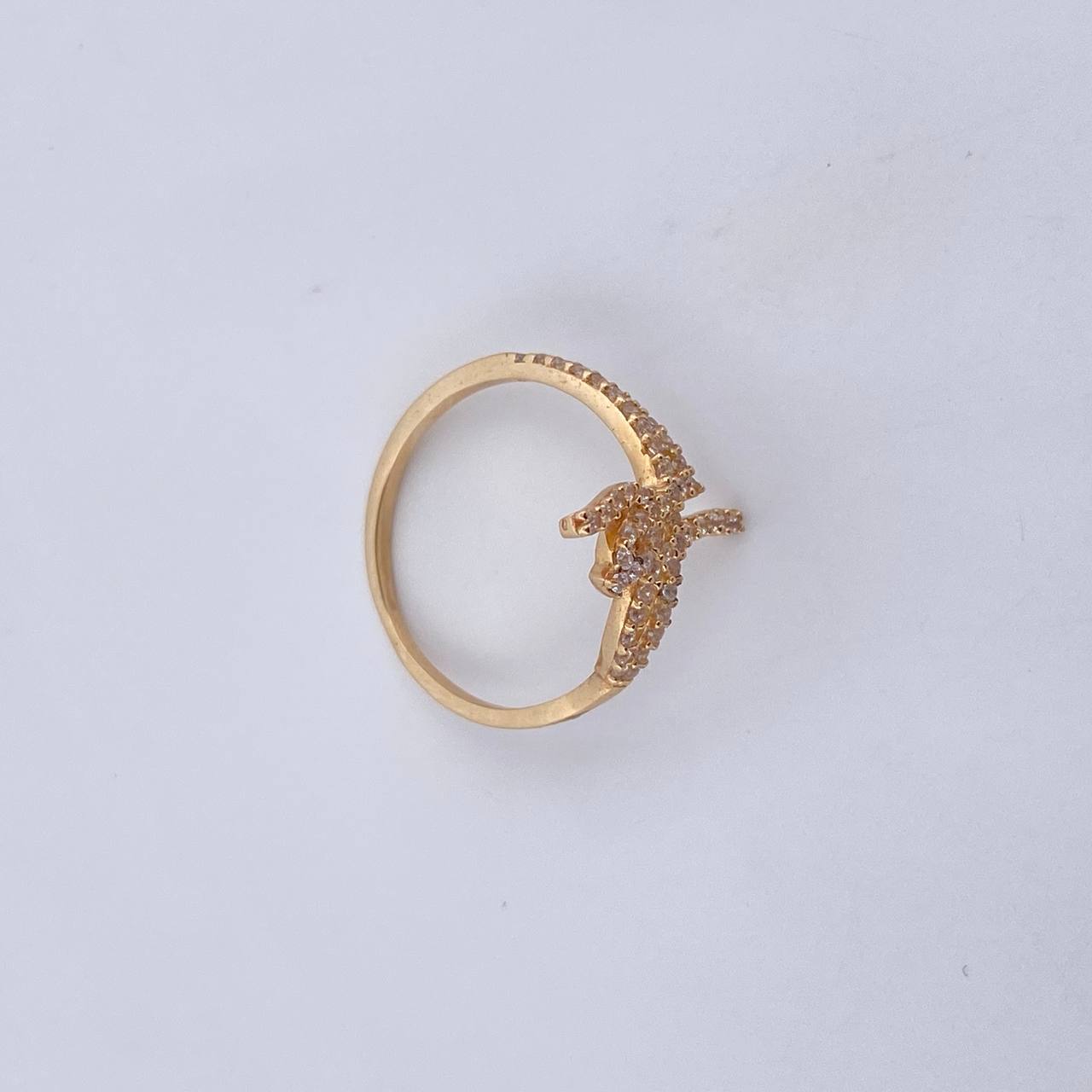 Anillo Fe 1.85gr / T5 3/4 / Circones Blancos Oro Amarillo 18K $