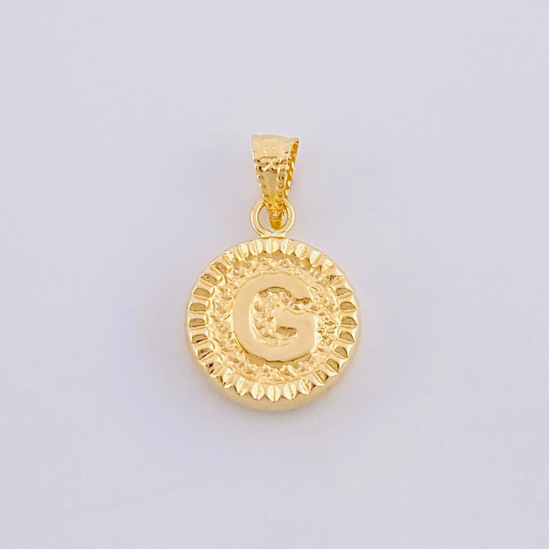 Dije Letra G Marco Bordeado 0.6g / 1.7cm Oro Amarillo 18K