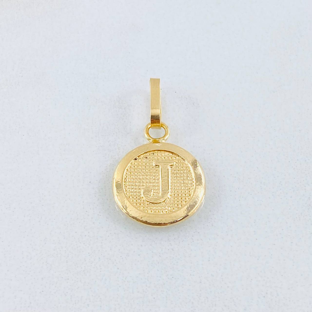 Dije Letra J 0.65gr / 2cm / Oro Amarillo 18K