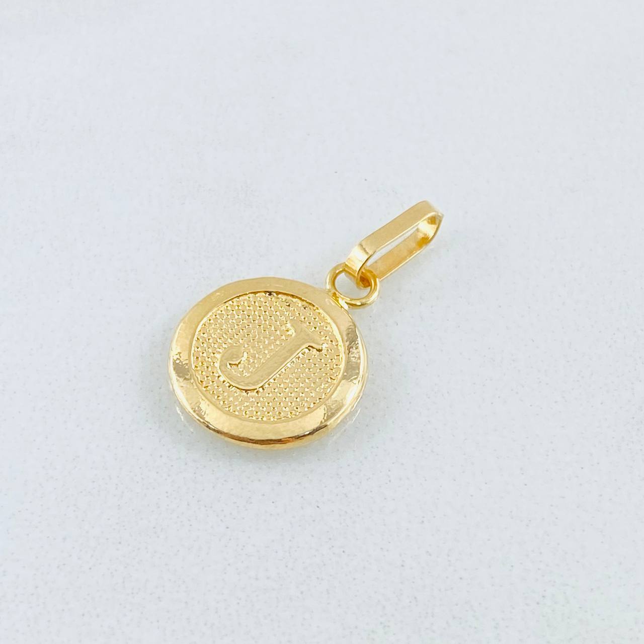 Dije Letra J 0.65gr / 2cm / Oro Amarillo 18K