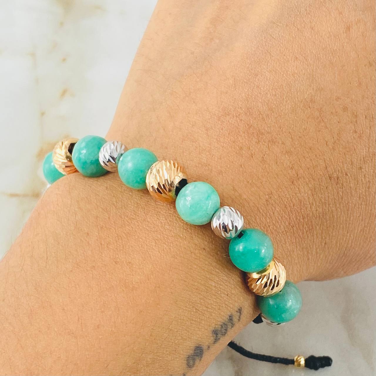 Pulsera Negra Esmeralda Esferas Singulares 2.1gr / Dos Oros Amarillo Blanco 18K *