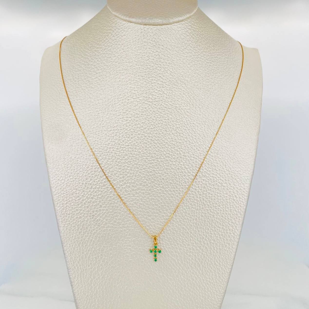 Set Cadena Veneciana + Dije Cruz Esmeralda 07Pts / 1.25 g / 45 cm Oro Amarillo 18K