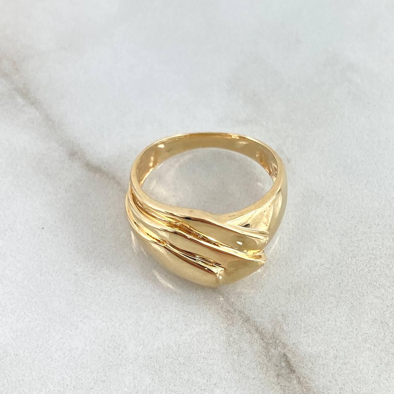 Anillo Curvas Mesetales 4.15gr / T7 / Oro Amarillo 18K