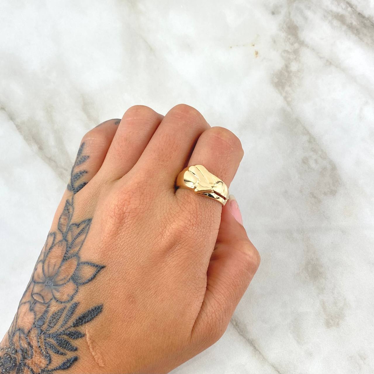 Anillo Curvas Mesetales 4.15gr / T7 / Oro Amarillo 18K