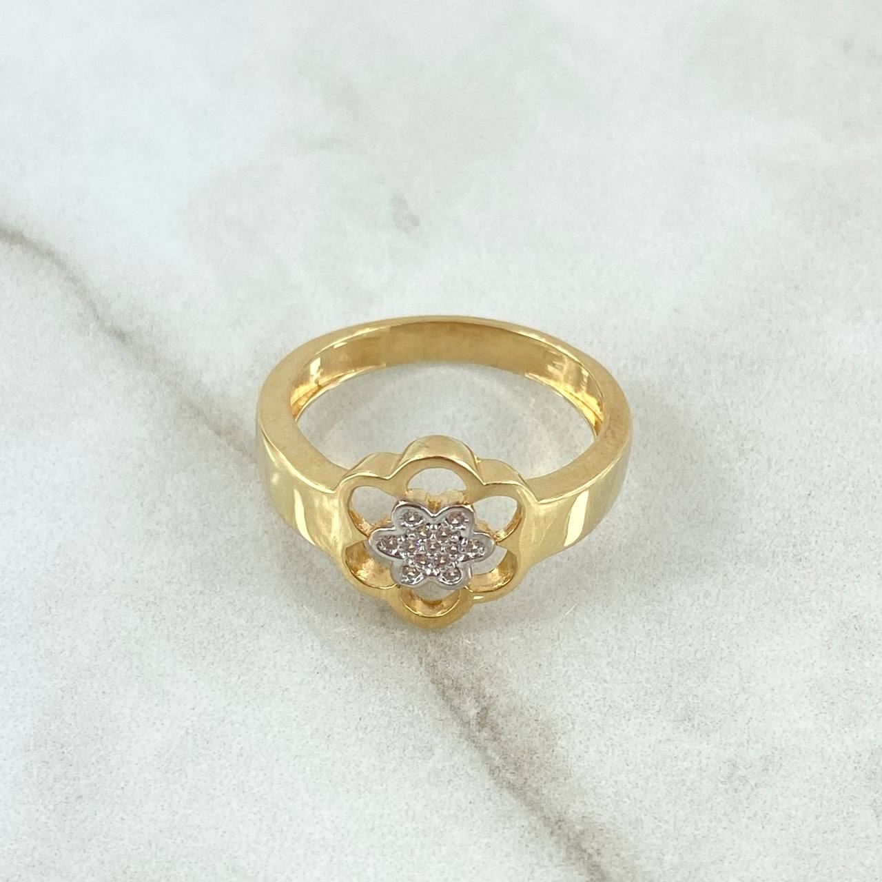 Anillo Doble Flor 4.25gr / T7 1/2 / Circones Blancos Oro Amarillo 18K