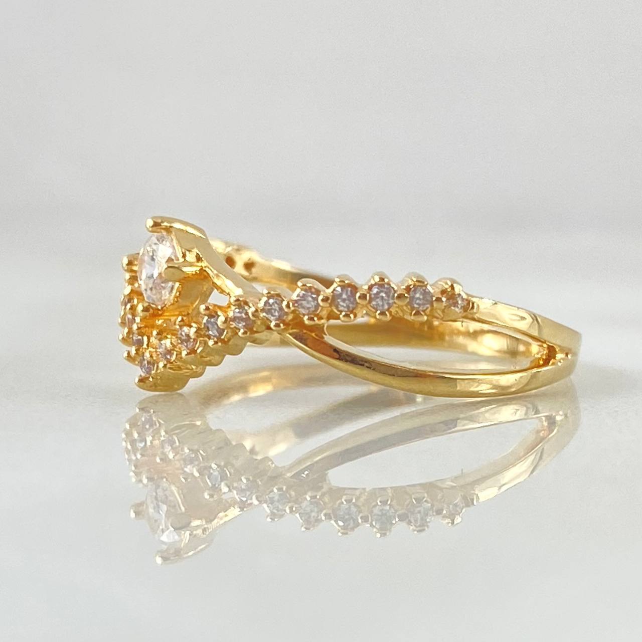 Anillo Solitario Rombo Infinito 2.75gr / T5 1/2 / Oro Amarillo 18K ©