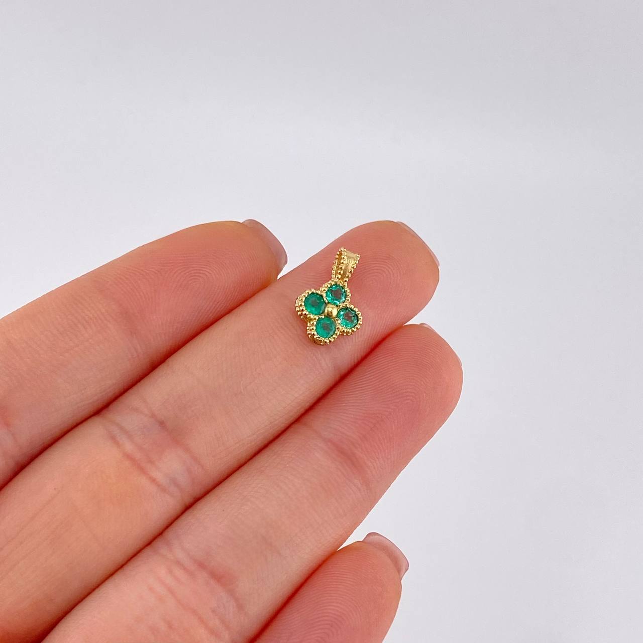 Dije Flor Esmeralda 39Pts 0.8 g / 1.2 cm Oro Amarillo 18K