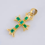 Dije Cruz Trifoliada Punteada Esmeraldas 95Pts 3.85 g / 3.1 cm Oro Amarillo 18K