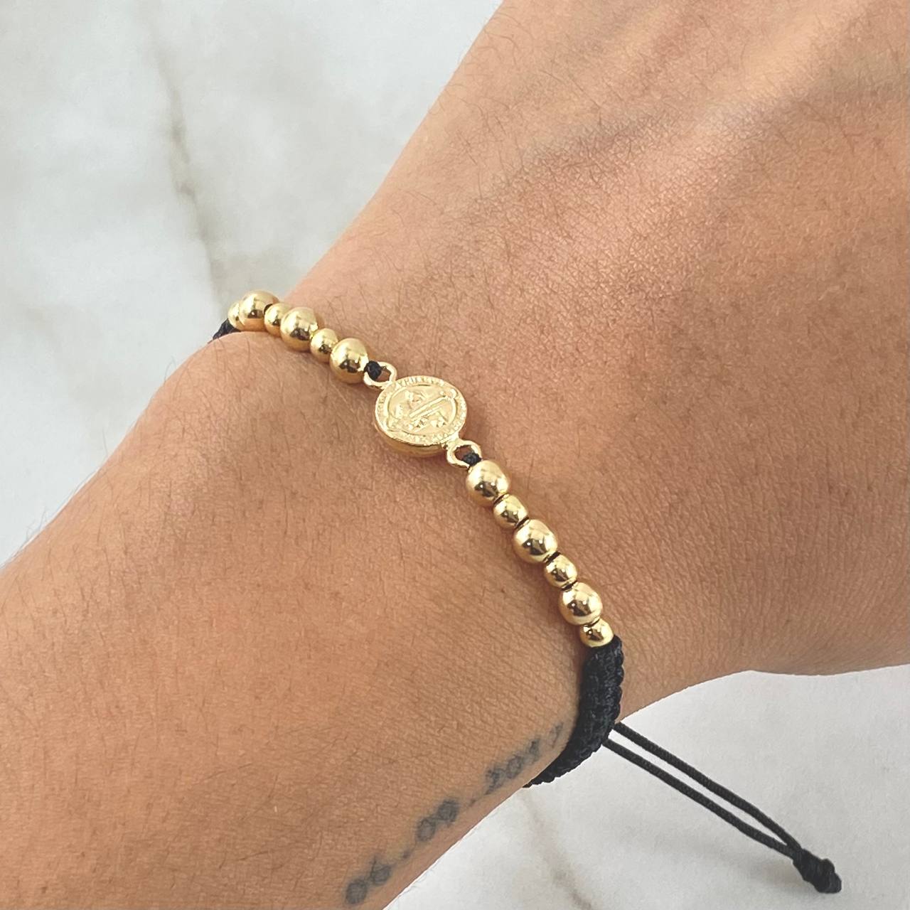Pulsera Negra San Benito 1.25gr / Oro 18K *