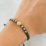 Pulsera Negra Mano Hamsa 1.65gr / Oro 18K ©