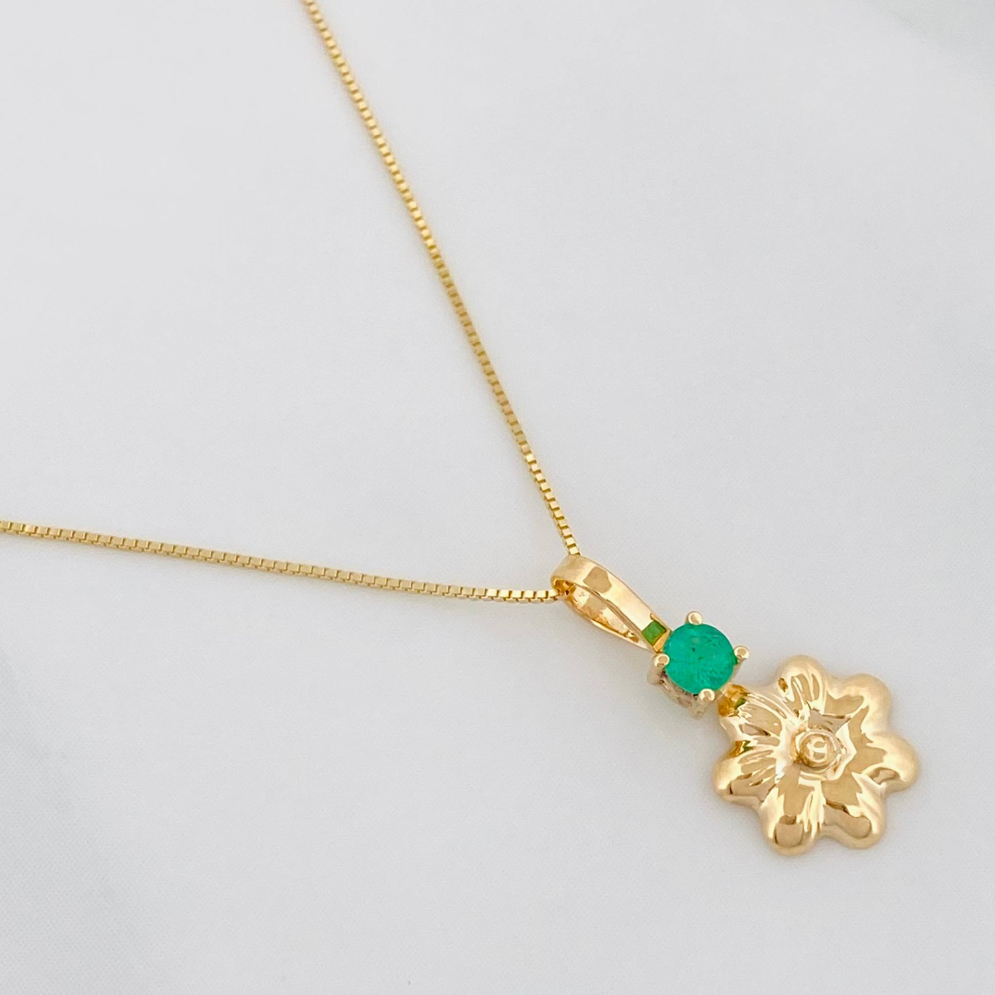 Set Cadena Veneciana + Dije Flor Esmeralda 06Pts / 1.3 g / 50 cm Oro Amarillo 18K