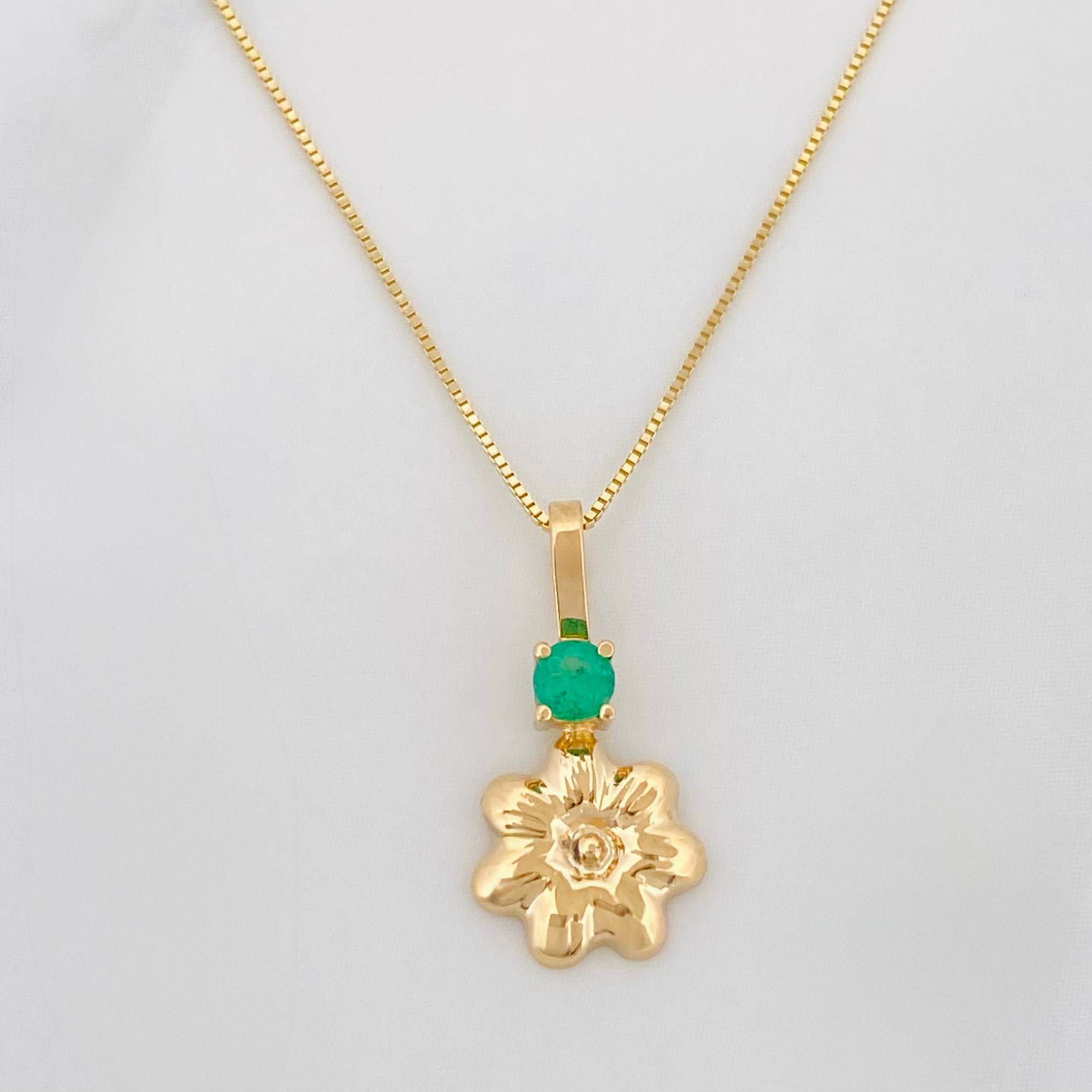 Set Cadena Veneciana + Dije Flor Esmeralda 06Pts / 1.3 g / 50 cm Oro Amarillo 18K