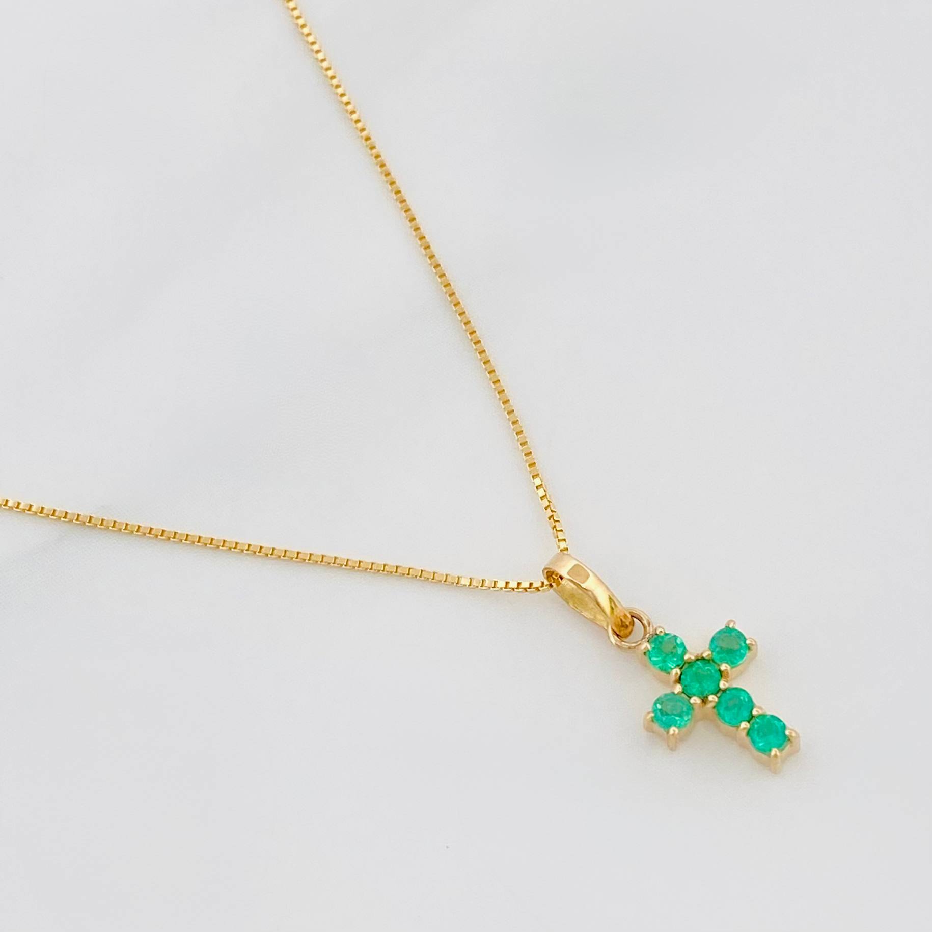 Set Cadena Veneciana + Dije Cruz Esmeralda 22Pts / 1.45 g / 45 cm Oro Amarillo 18K