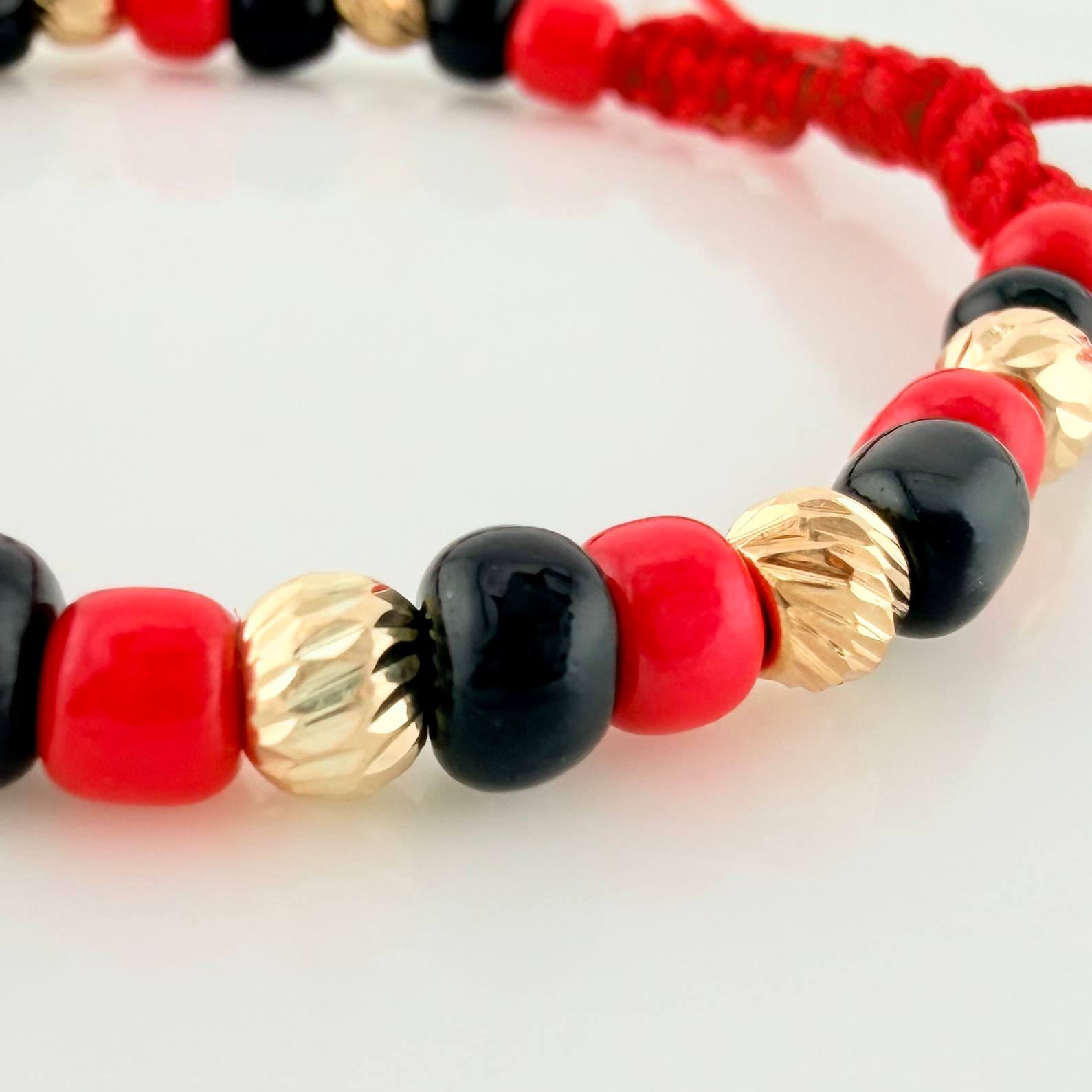 Pulsera Tejida Roja Mostacillas Oro Amarillo 18K