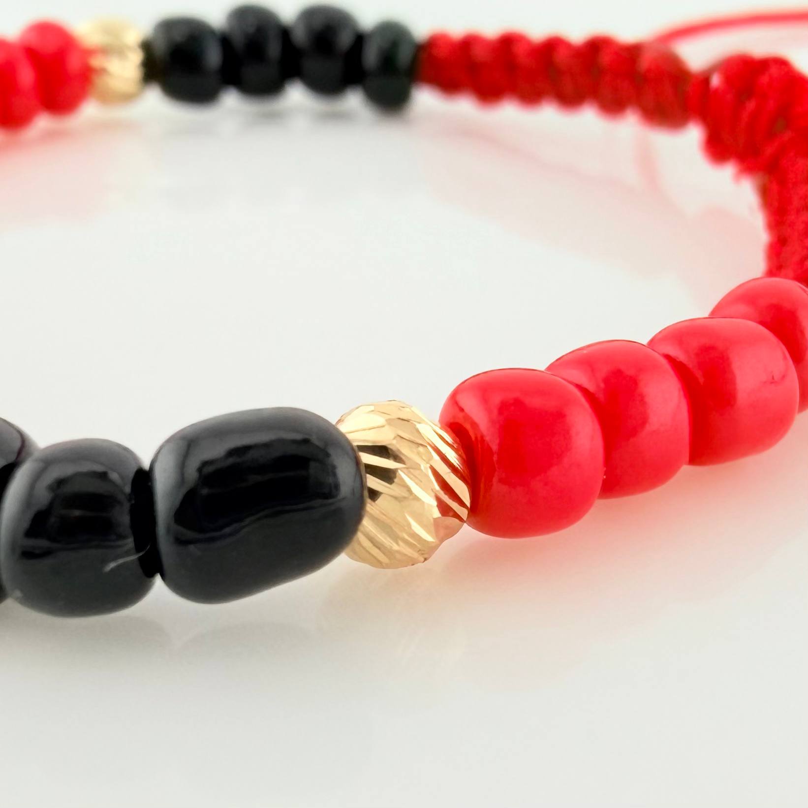 Pulsera Tejida Roja Mostacillas Oro Amarillo 18K