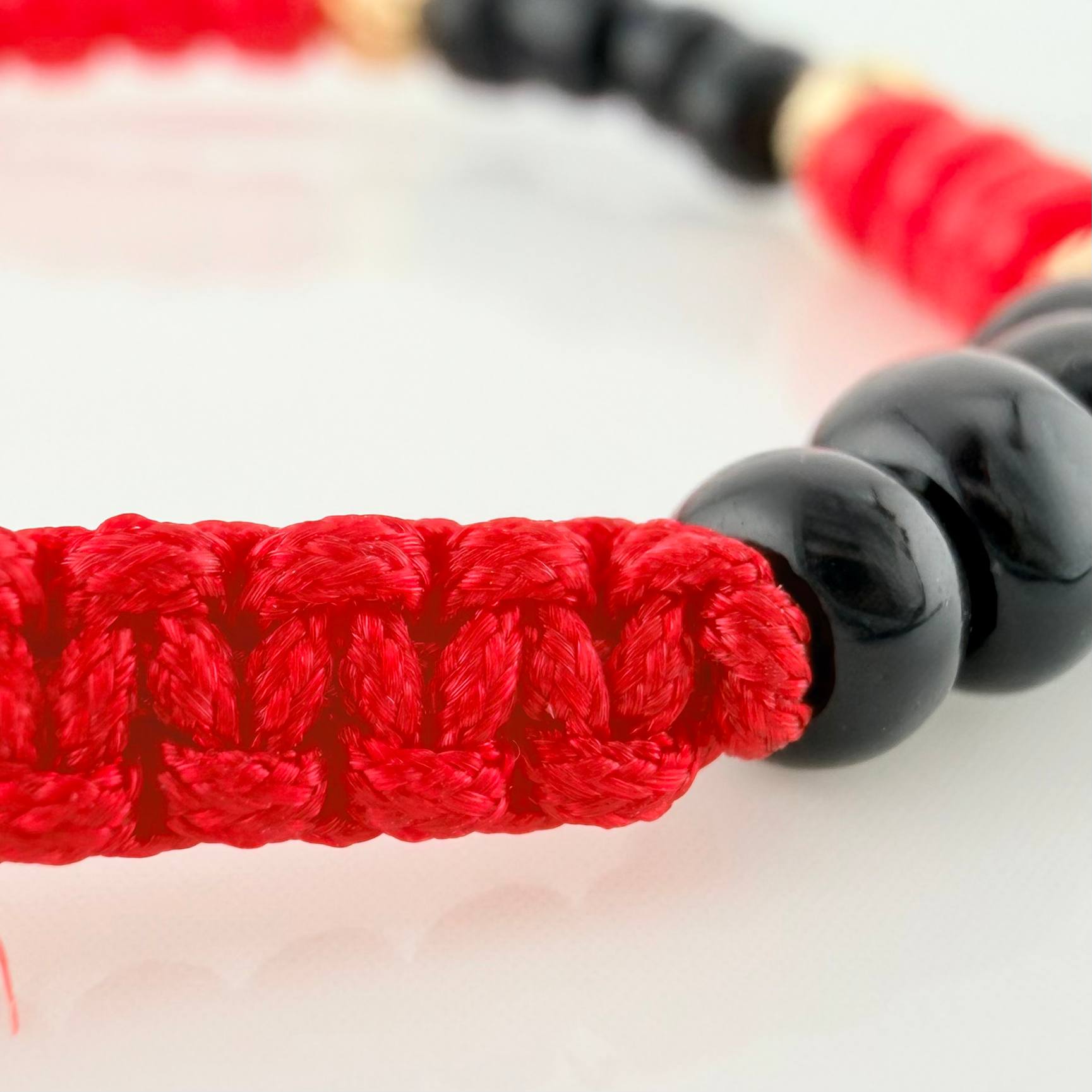 Pulsera Tejida Roja Mostacillas Oro Amarillo 18K
