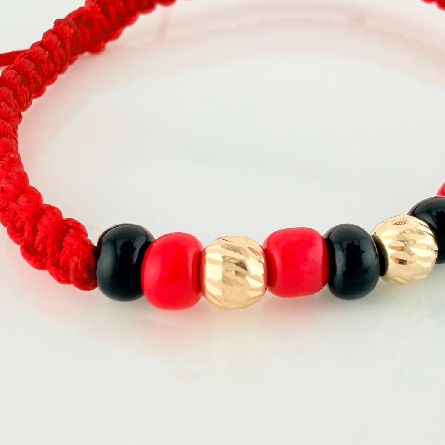 Pulsera Tejida Roja Mostacillas Oro Amarillo 18K