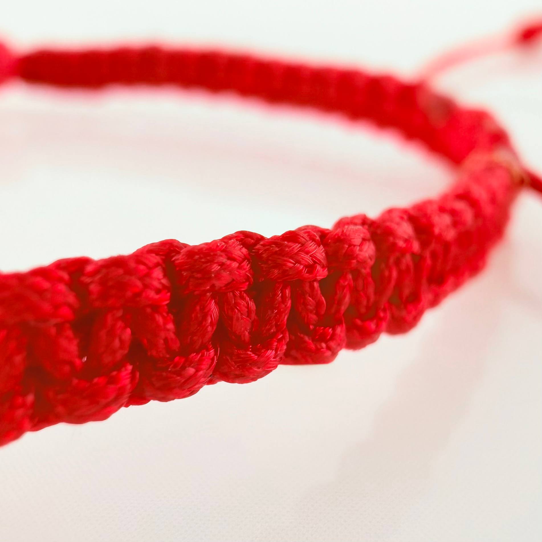 Pulsera Tejida Roja Mostacillas Oro Amarillo 18K
