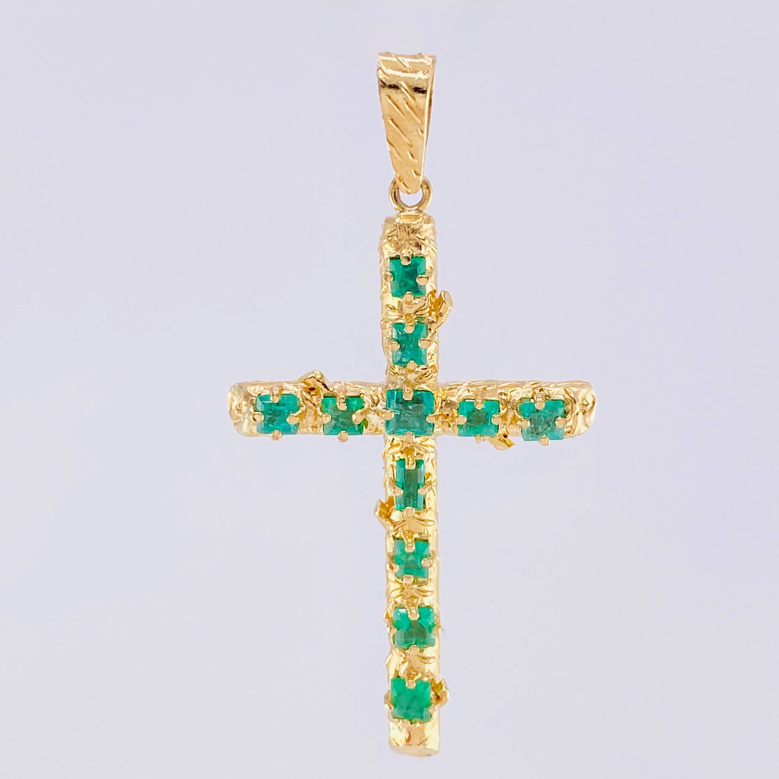 Dije Cruz Tronco Esmeraldas 5,10 Qts 6.7 g / 6.2 cm Oro Amarillo 18K