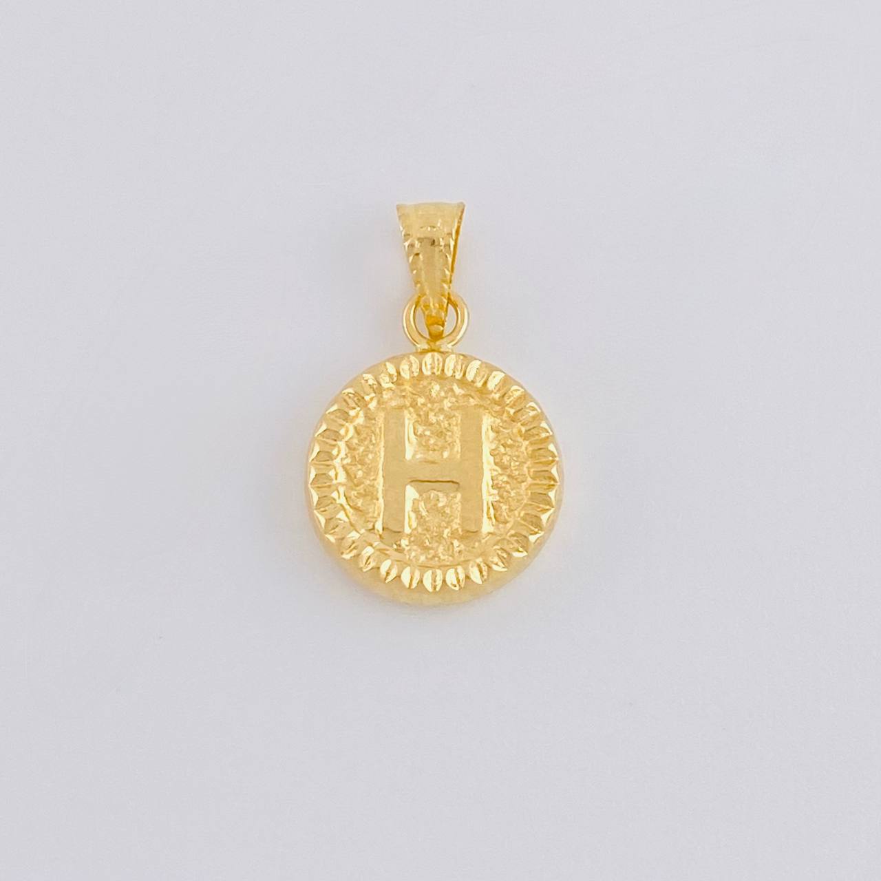 Dije Letra H Marco Bordeado 0.55g / 1.7cm Oro Amarillo 18K