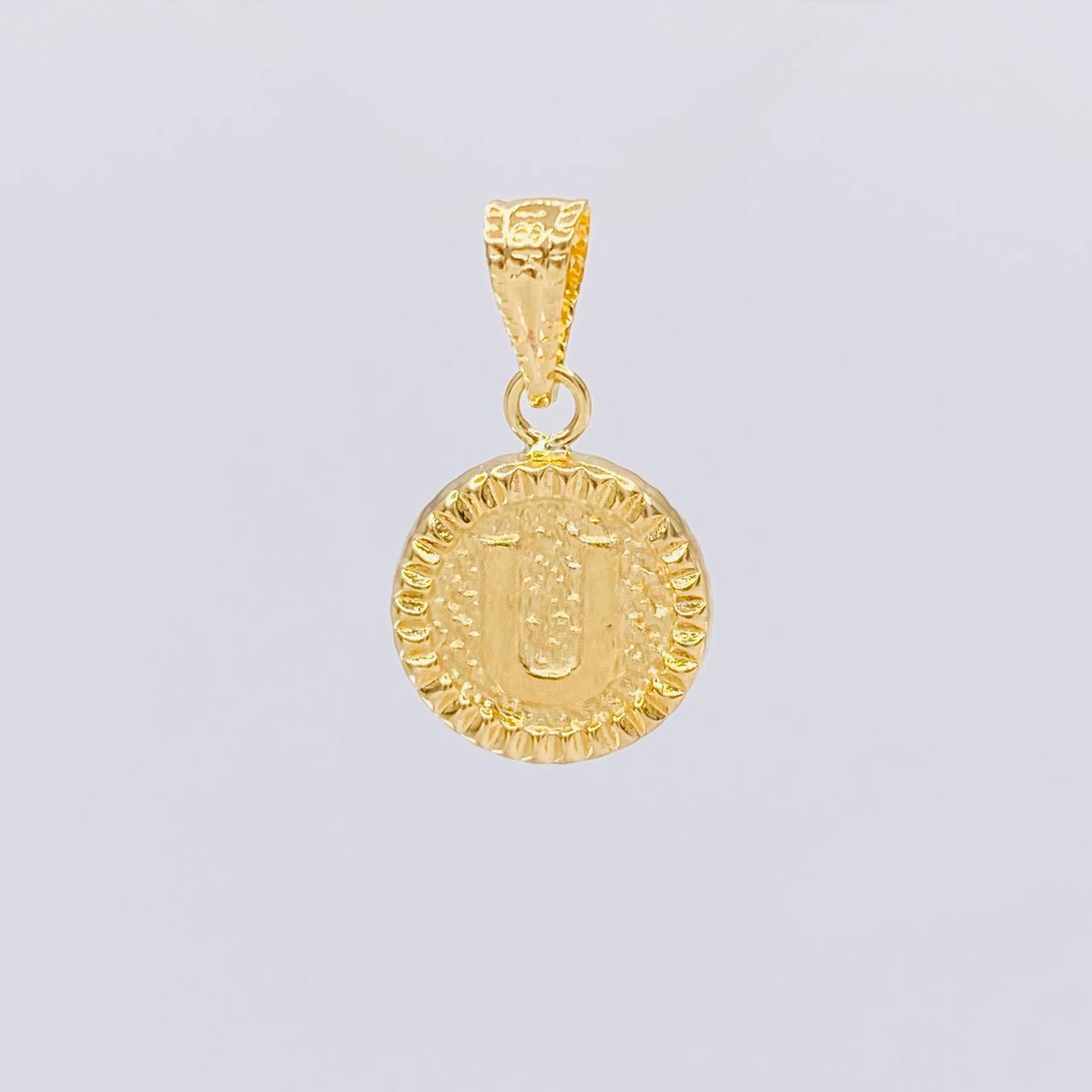Dije Letra U Marco Bordeado 0.55g / 1.7cm Oro Amarillo 18K