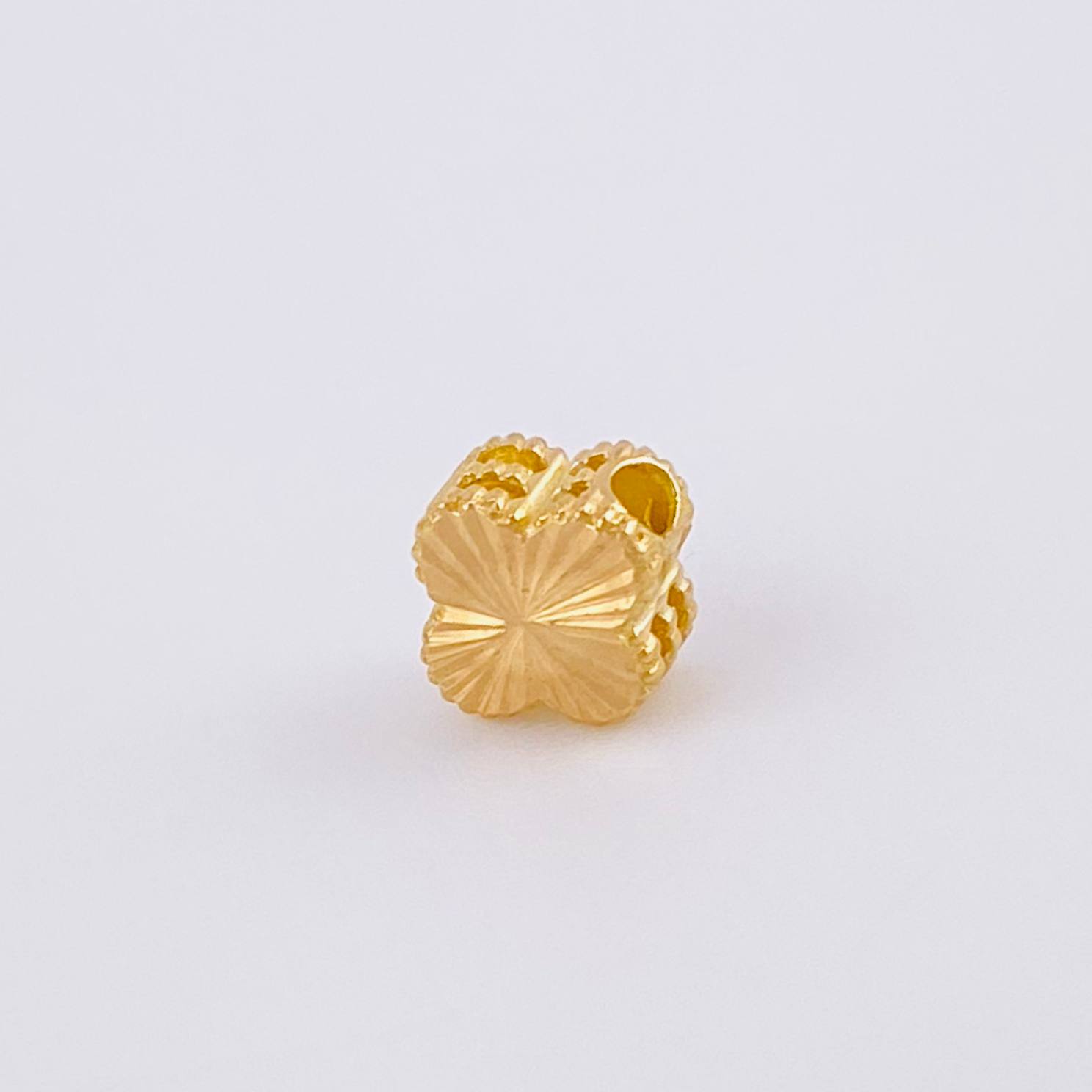 Herraje Trébol Diamantado 0.25g / 0.5cm Oro Amarillo 18K