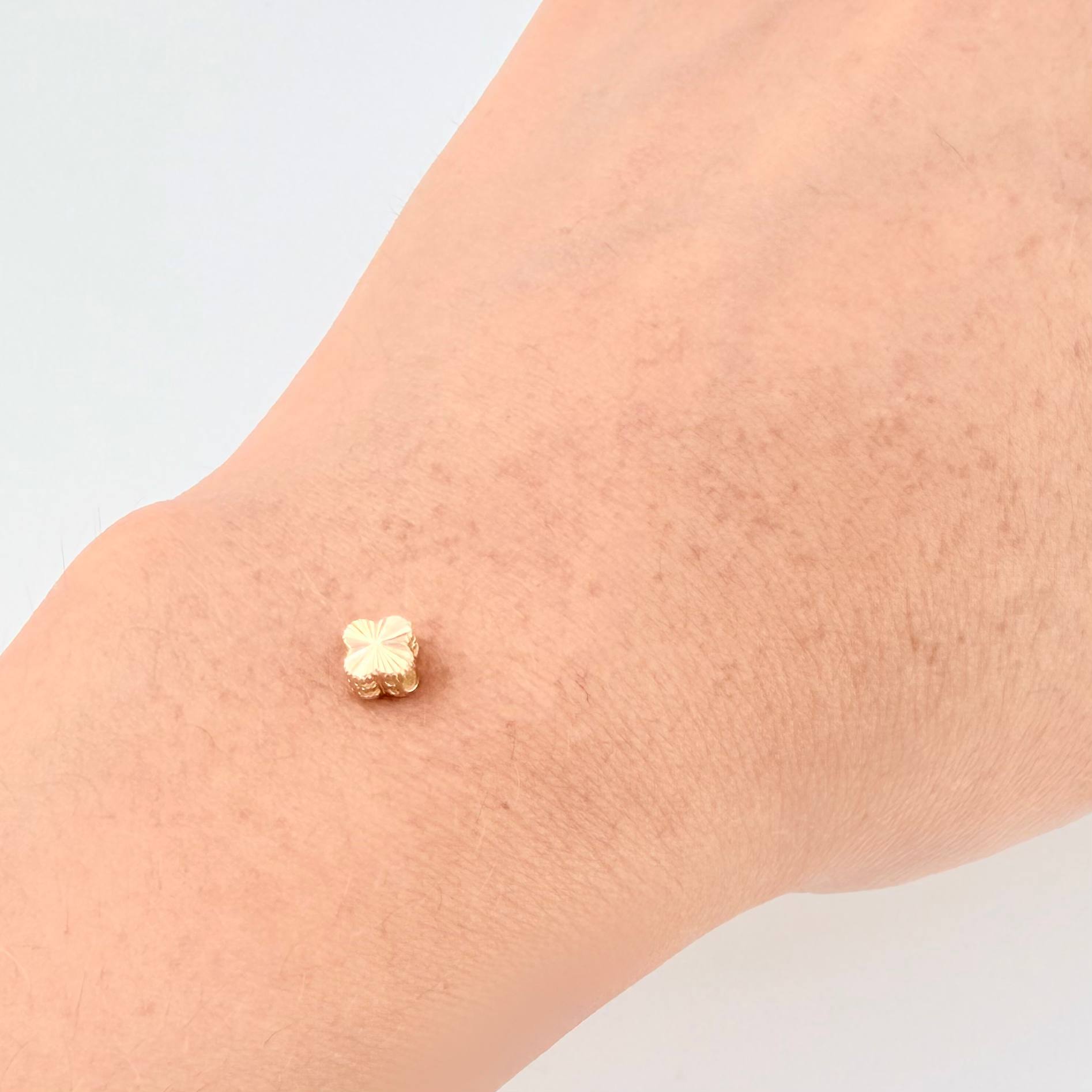 Herraje Trébol Diamantado 0.25g / 0.5cm Oro Amarillo 18K