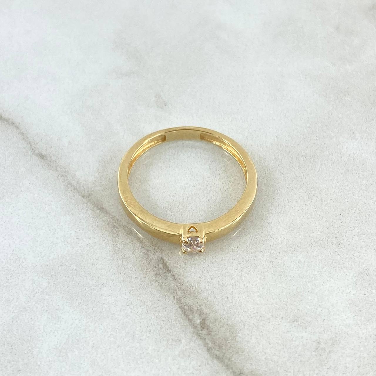 Anillo Solitario Recto 2.05gr / T6 1/2 / Circon Blanco Oro Amarillo 18K