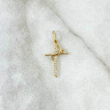 Dije Cruz FE 1.4gr / 2.8cm / Circones Blancos Oro Amarillo 18K