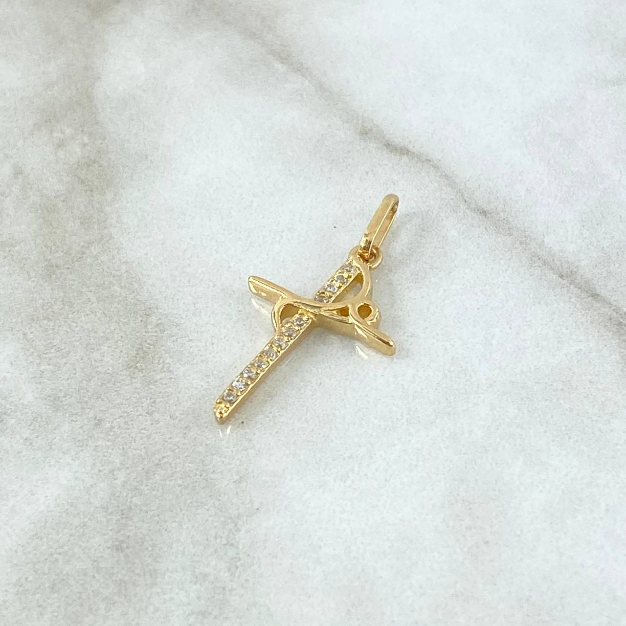 Dije Cruz FE 1.45gr / 2.8cm / Circones Blancos Oro Amarillo 18K