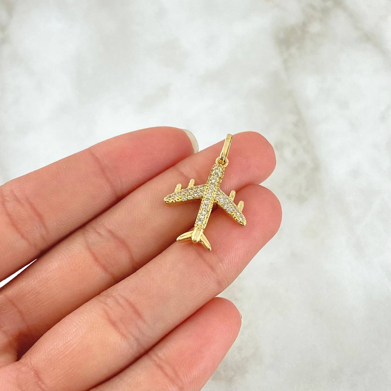 Dije Avión Basteado 2.65gr / 2.7cm / Circones Blancos Oro Amarillo 18K