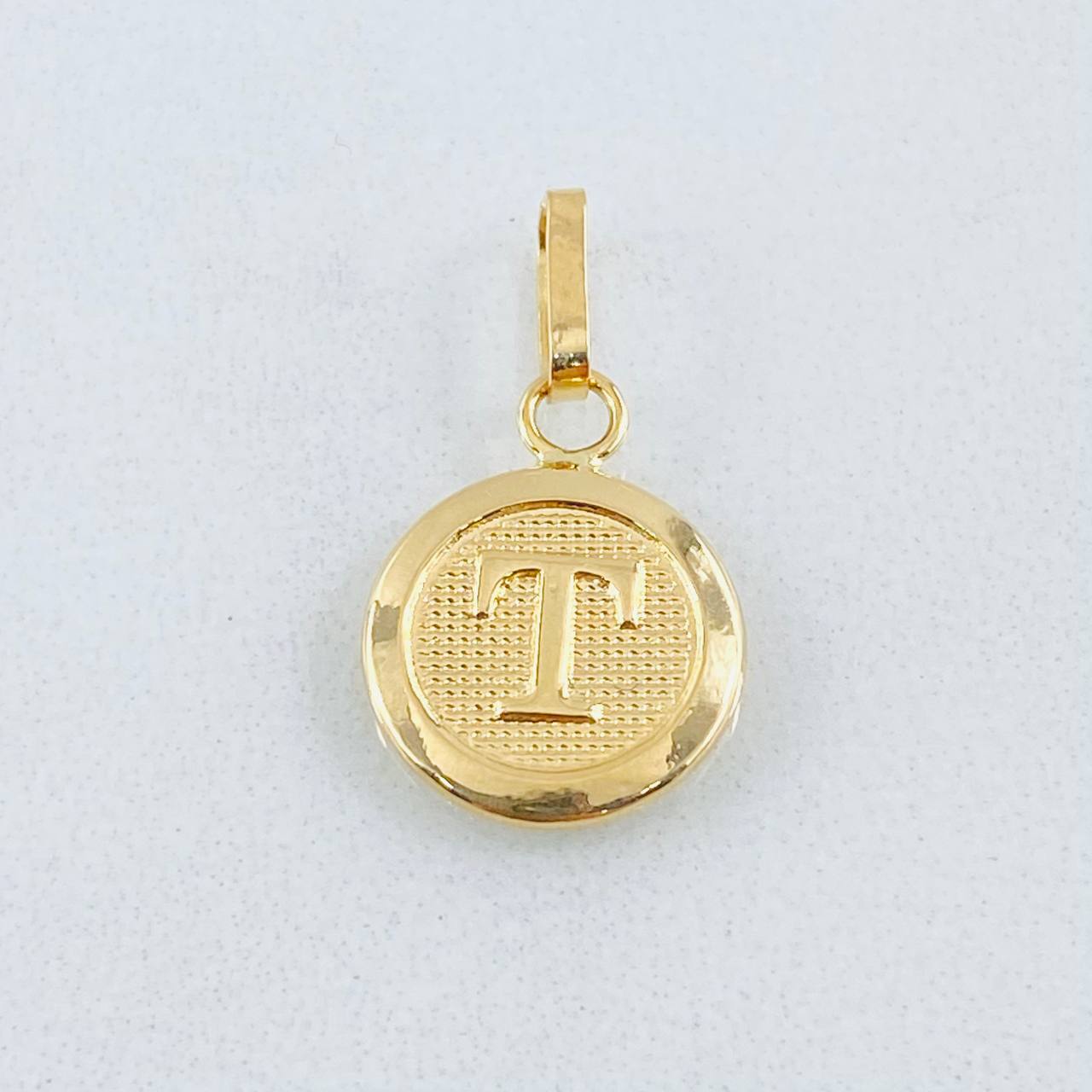 Dije Letra T 0.6gr / 2cm / Oro Amarillo 18K