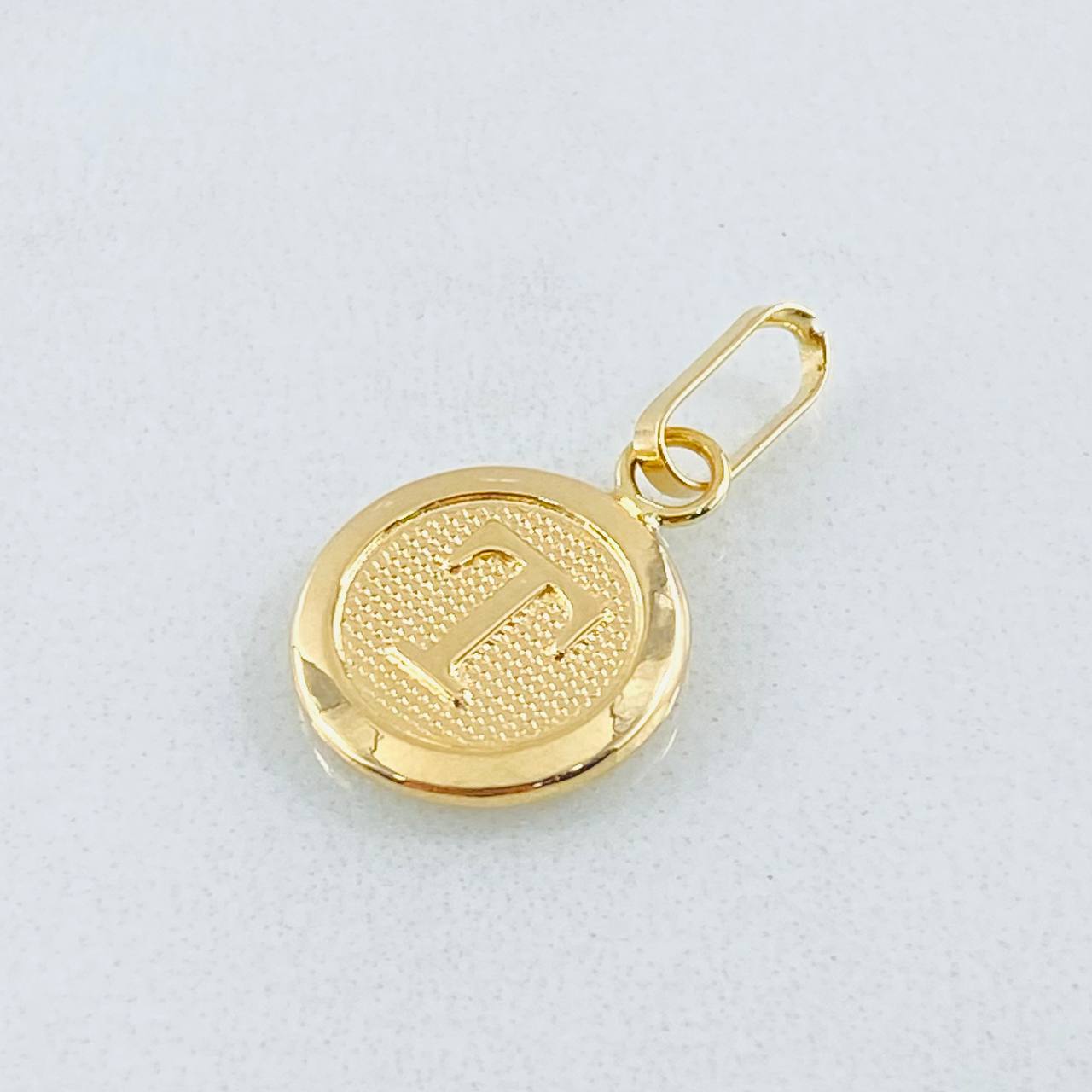 Dije Letra T 0.6gr / 2cm / Oro Amarillo 18K