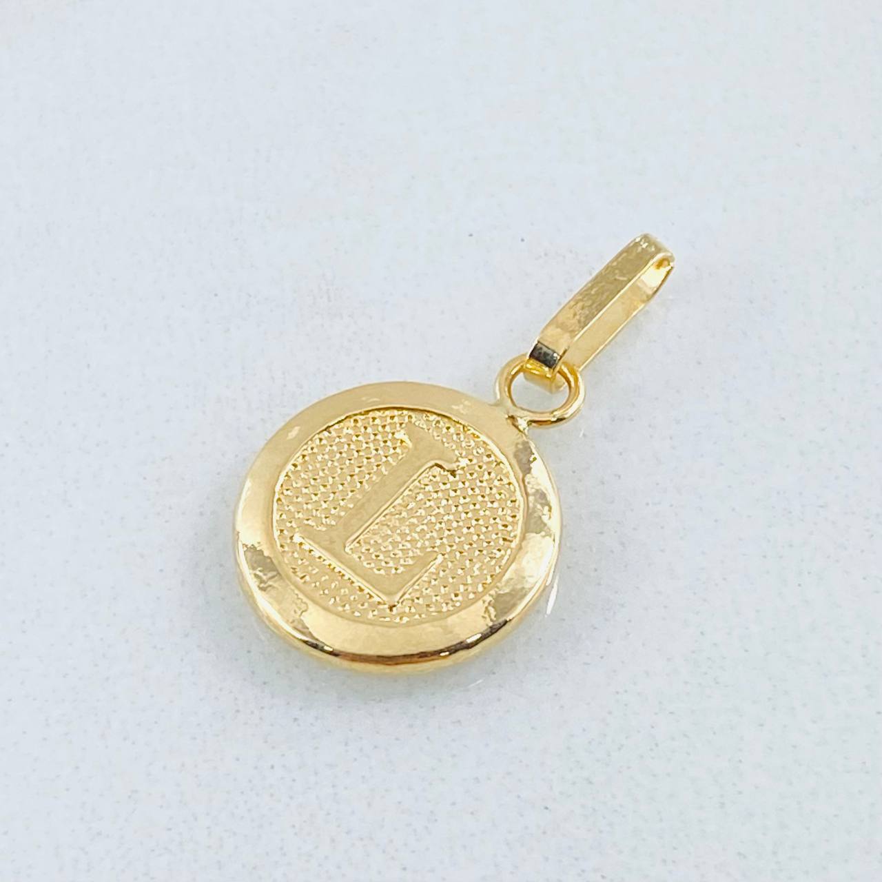 Dije Letra L 0.65gr / 2cm / Oro Amarillo 18K