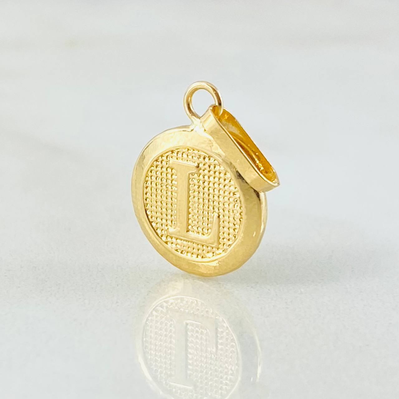 Dije Letra L 0.65gr / 2cm / Oro Amarillo 18K