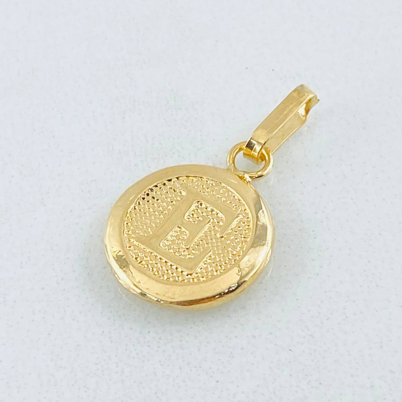 Dije Letra E 0.65gr / 2cm / Oro Amarillo 18K