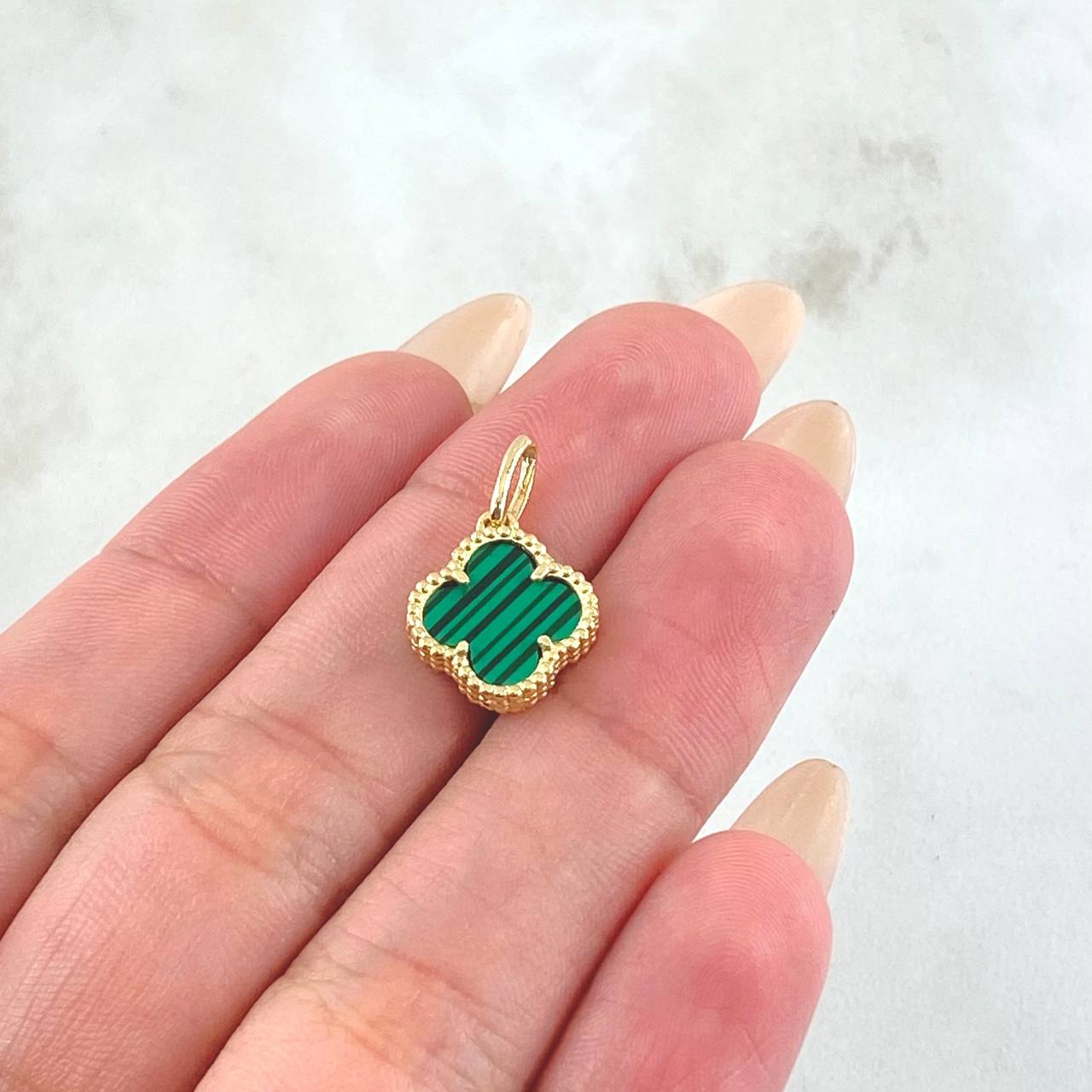 Dije Trebol Verde 1.6gr / 1.9cm / Oro Amarillo Nac.Esp. 18K ©