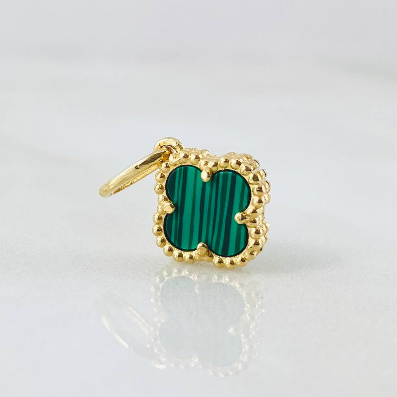 Dije Trebol Verde 1.3gr / 1.8cm / Oro Amarillo Nac.Esp. 18K