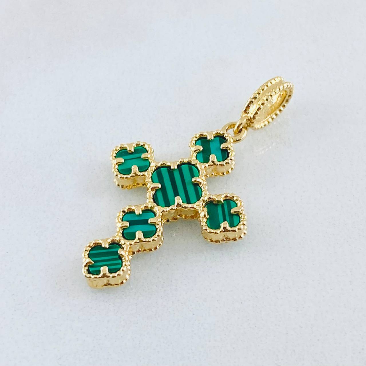 Dije Cruz Trebol Verde 2.55gr / 3.2cm / Oro Amarillo Nac.Esp. 18K ©