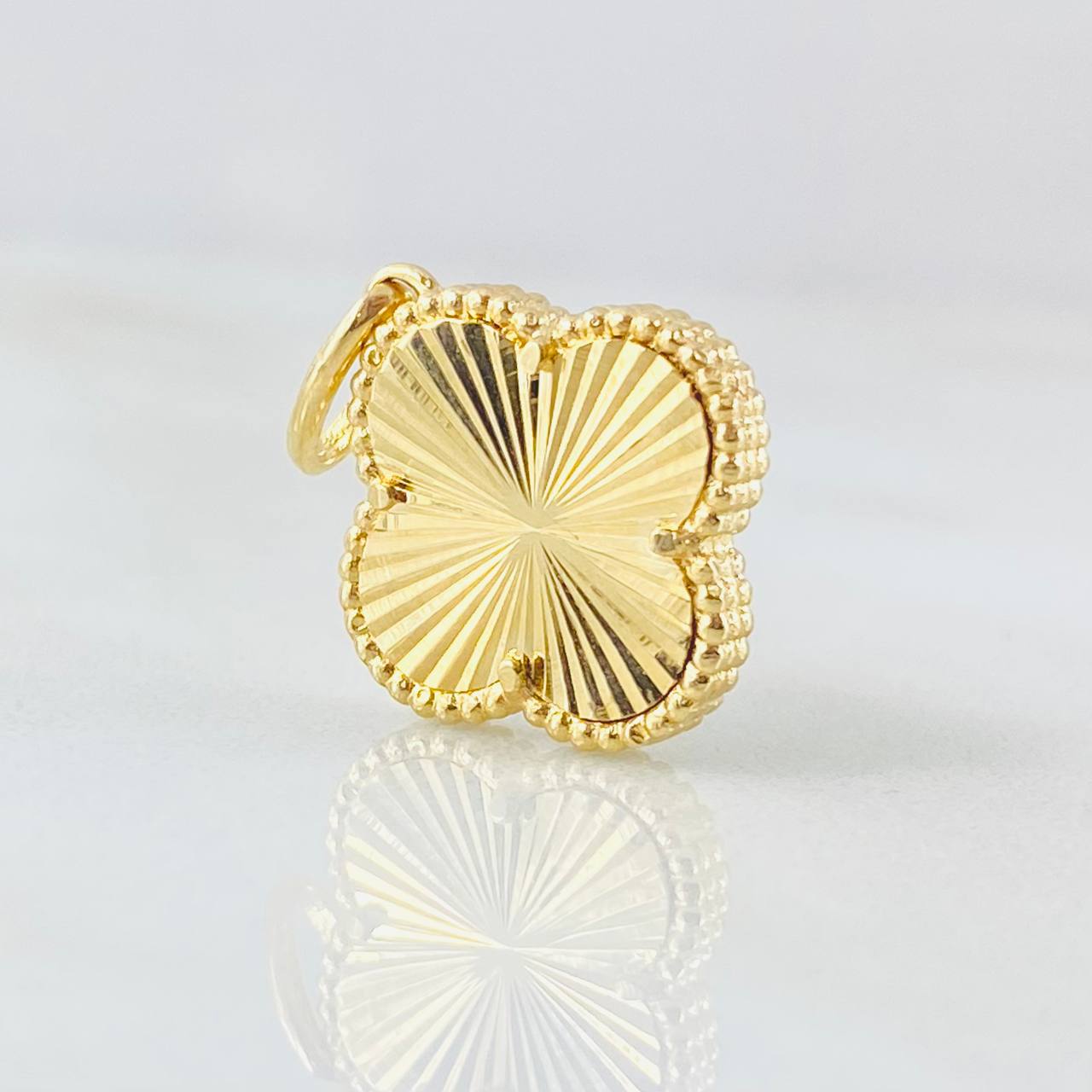 Dije Trebol Dorado 2.6gr / 2.2cm / Oro Amarillo Nac.Esp. 18K