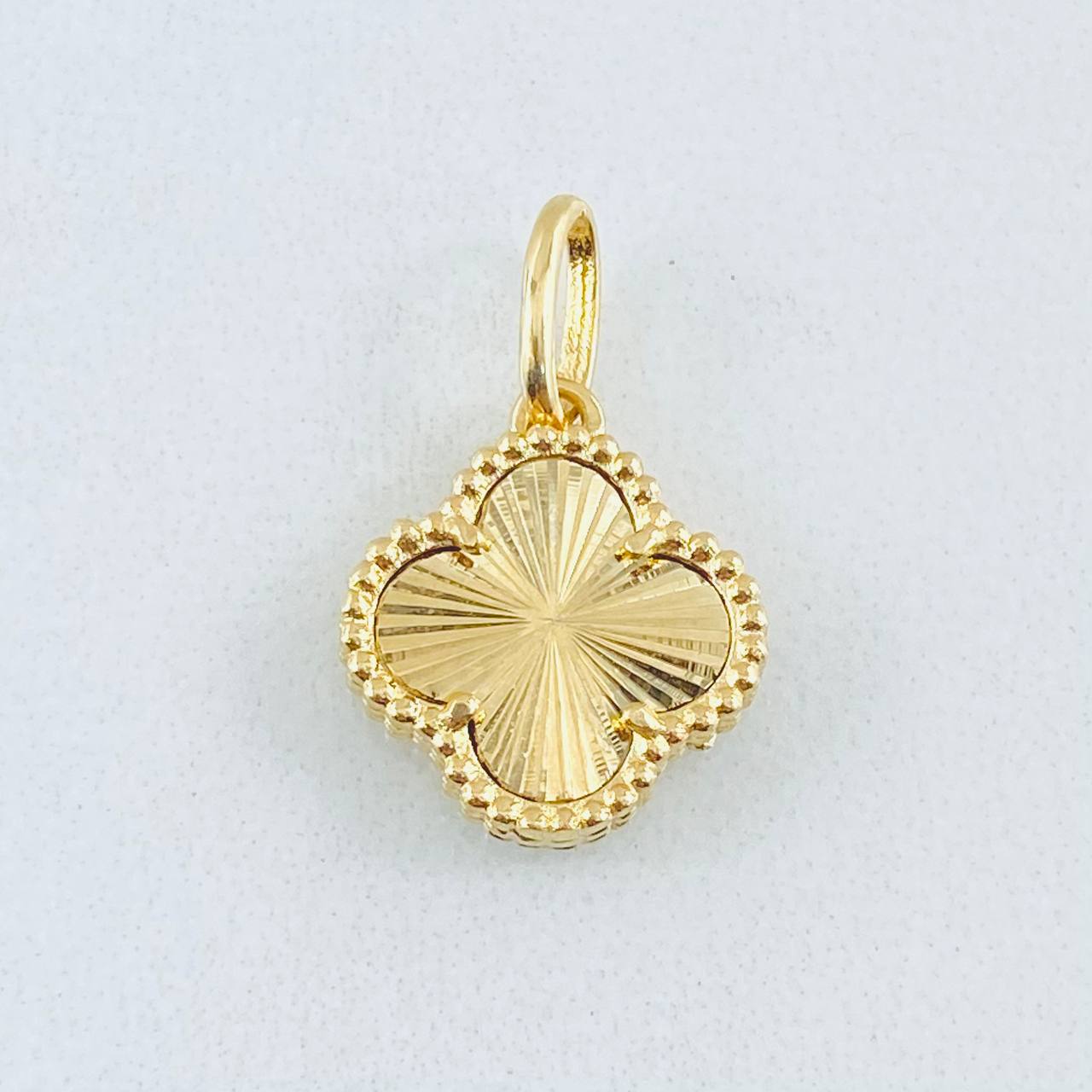Dije Trebol Dorado 1.95gr / 2cm / Oro Amarillo Nac.Esp. 18K