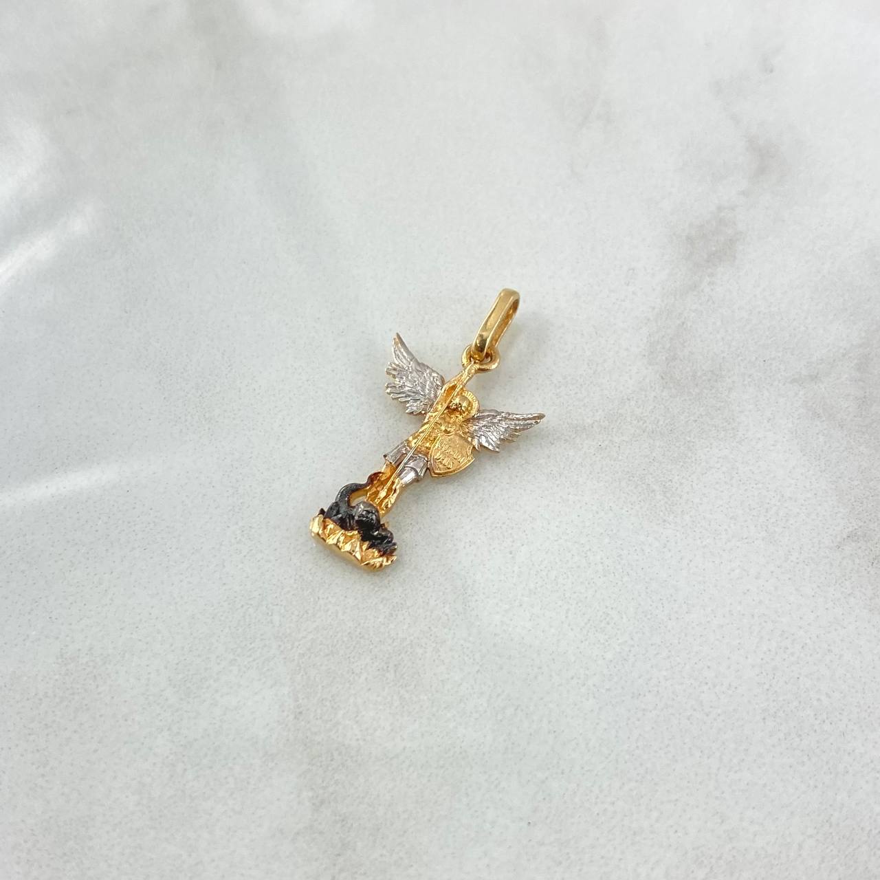 Dije San Miguel Arcangel 1.8gr / 2.7cm / Tres Oros 18K