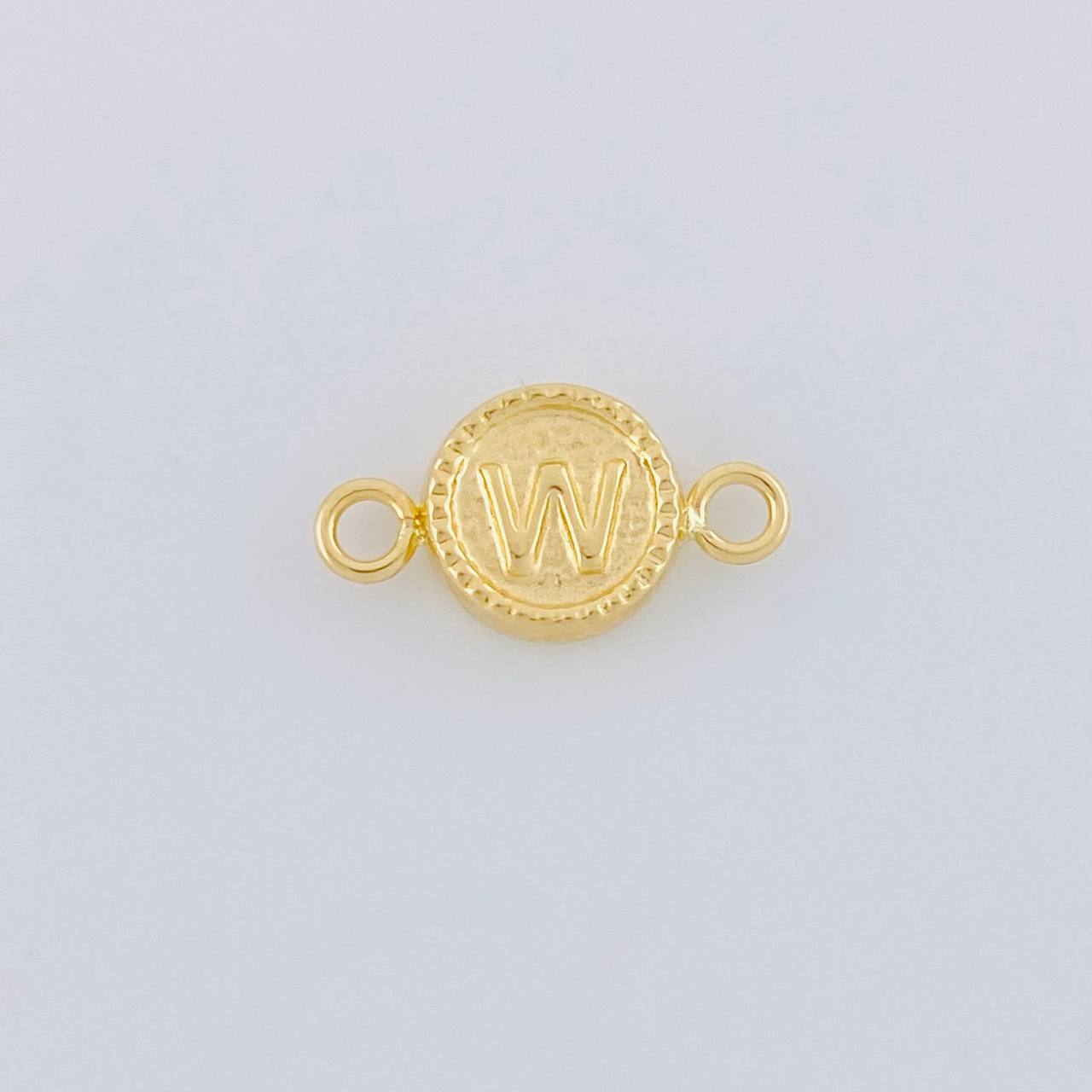 Herraje Letra W Marco Bordeado 0.45g / 1.5cm Oro Amarillo 18K