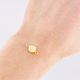 Herraje Letra W Marco Bordeado 0.45g / 1.5cm Oro Amarillo 18K