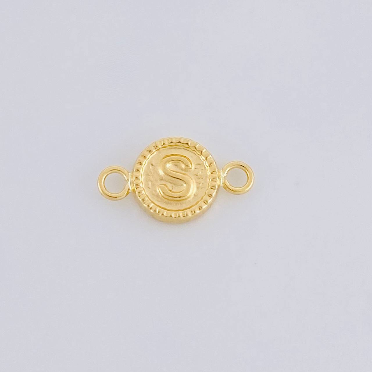 Herraje Letra S Marco Bordeado 0.4g / 1.5cm Oro Amarillo 18K