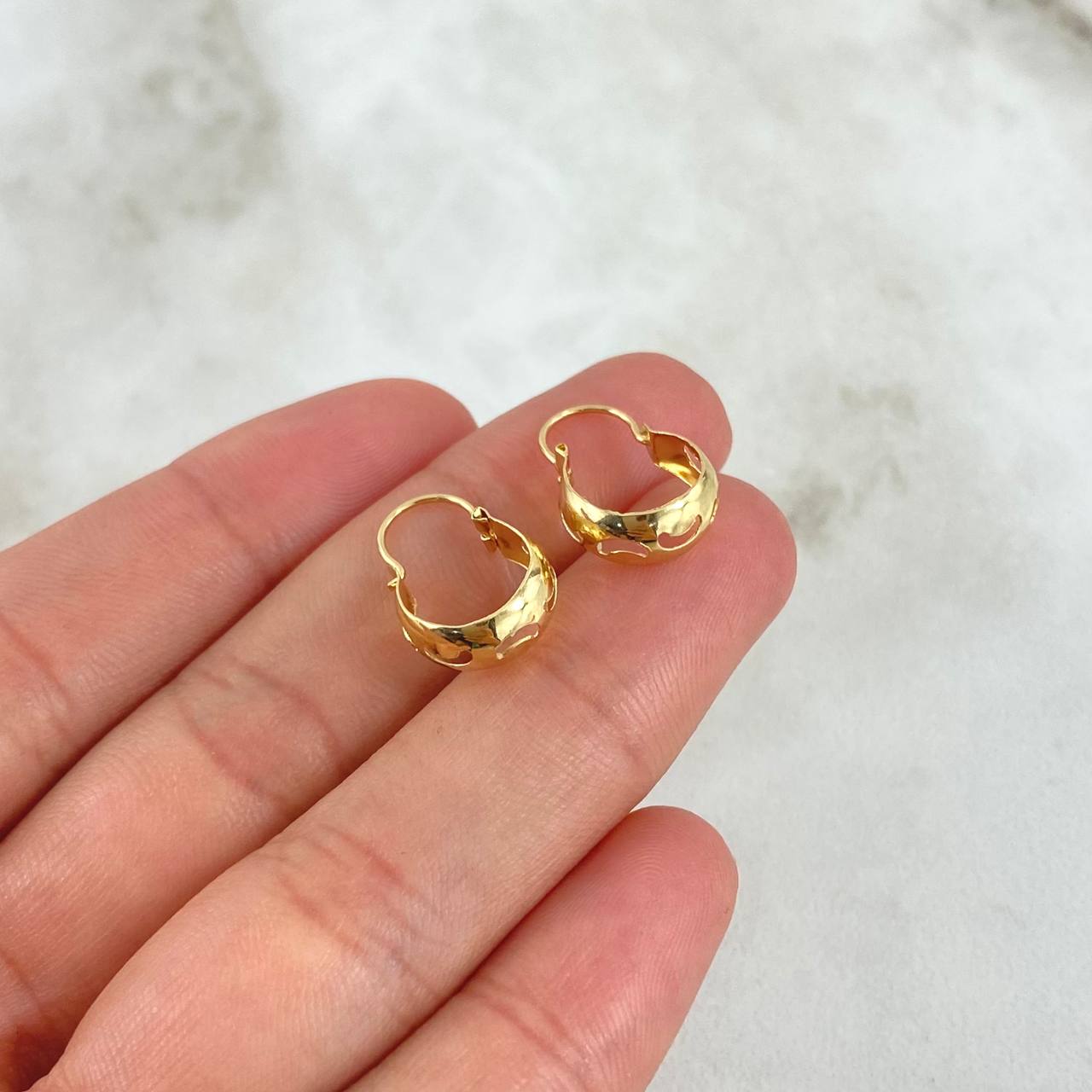 Candongas Ash Lunas 0.75gr / 1.6cm / Lisas Oro Amarillo 18K ©